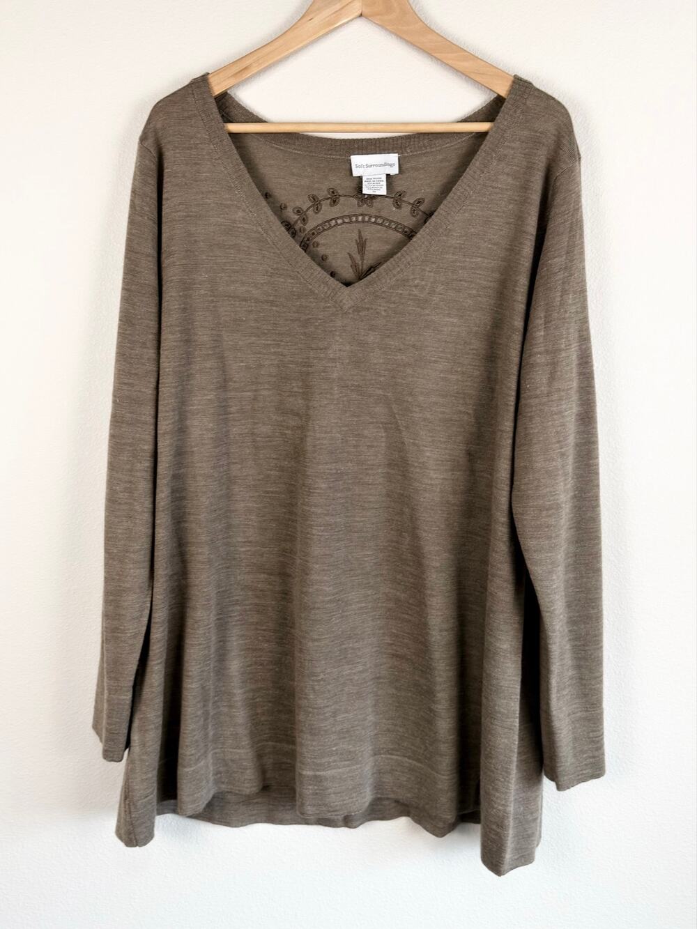 Soft Surroundings V-Neck Wool Blend Tunic Sweater with Embroidered Design 2X EUC